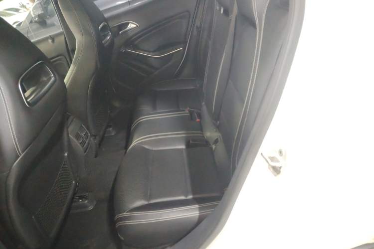 Used Mercedes-Benz GLA 2017 GLA 220 4MATIC Fashion Model Left Rear Seat