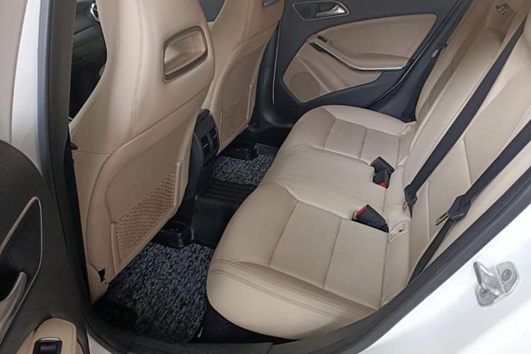 Used Mercedes-Benz GLA 2017 GLA 200 Fashion Model Left Rear Seat