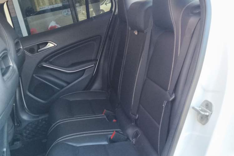 Used Mercedes-Benz GLA 2017 GLA 200 Fashion Model Left Rear Seat
