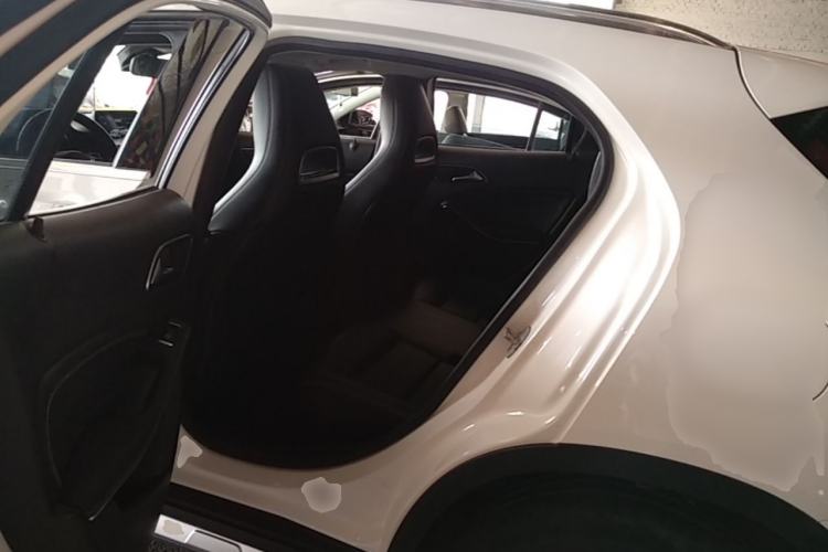 Used Mercedes-Benz GLA 2017 GLA 220 4MATIC Fashion Model Left Rear Seat