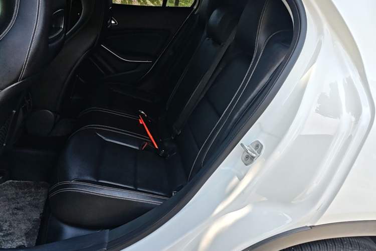 Used Mercedes-Benz GLA 2017 GLA 200 Fashion Model Left Rear Seat