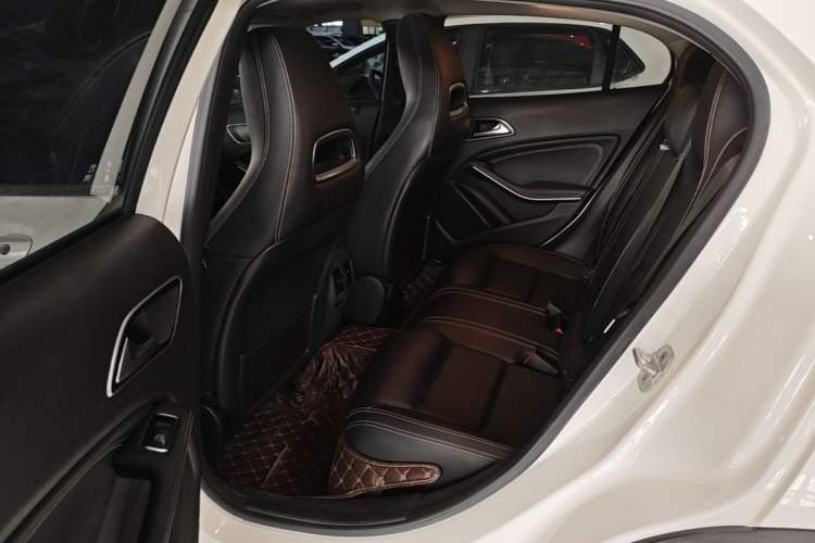 Used Mercedes-Benz GLA 2017 GLA 200 Fashion Model Left Rear Seat