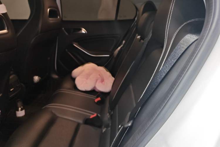 Used Mercedes-Benz GLA 2017 GLA 200 Fashion Model Left Rear Seat