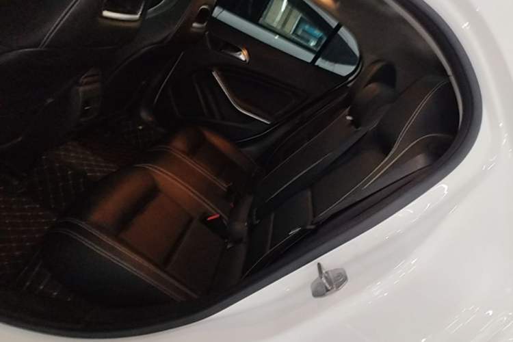 Used Mercedes-Benz GLA 2017 GLA 200 Fashion Model Left Rear Seat