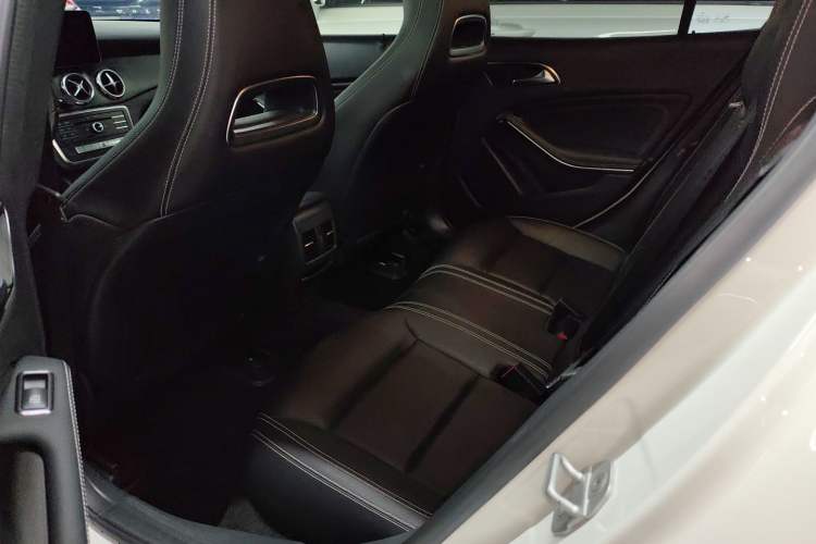 Used Mercedes-Benz GLA 2017 GLA 200 Fashion Model Left Rear Seat
