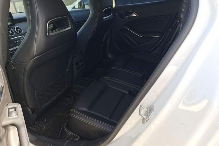 Used Mercedes-Benz GLA 2017 GLA 220 4MATIC Fashion Model Left Rear Seat