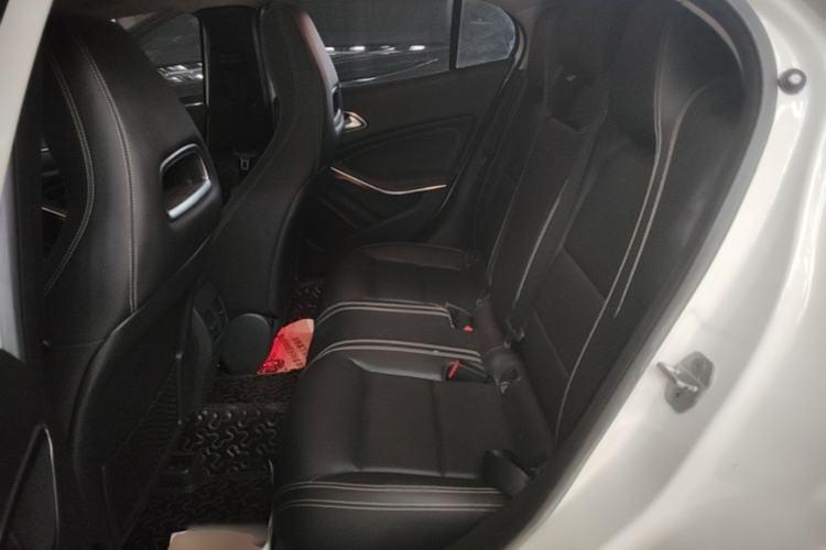 Used Mercedes-Benz GLA 2017 GLA 200 Fashion Model Left Rear Seat