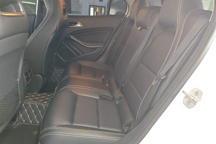 Used Mercedes-Benz GLA 2017 GLA 200 Fashion Model Left Rear Seat