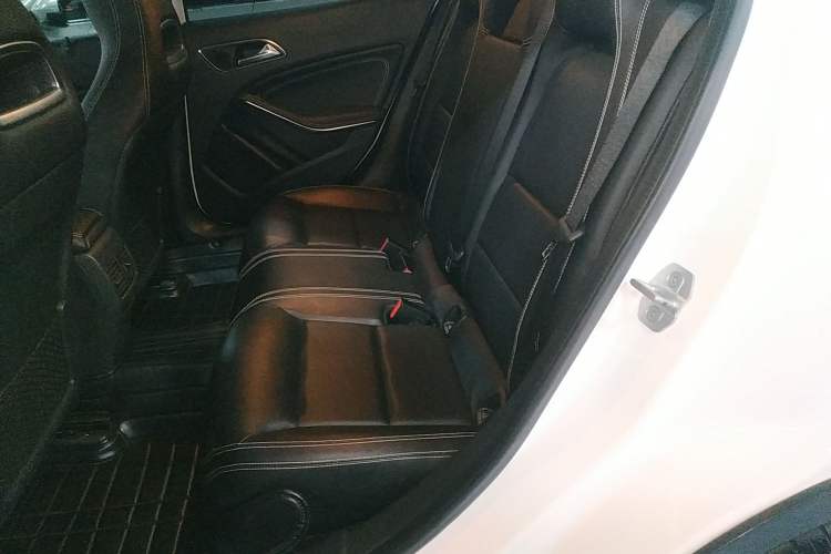 Used Mercedes-Benz GLA 2017 GLA 200 Fashion Model Left Rear Seat