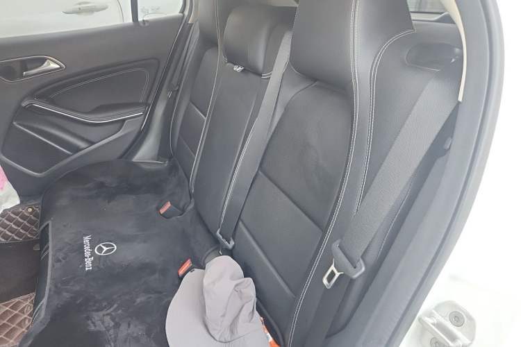 Used Mercedes-Benz GLA 2017 GLA 200 Fashion Model Left Rear Seat
