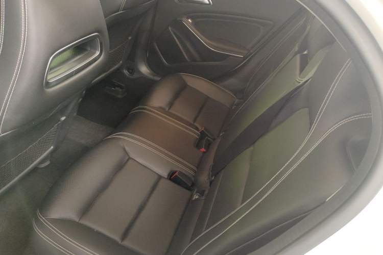 Used Mercedes-Benz GLA 2017 GLA 200 Fashion Model Left Rear Seat