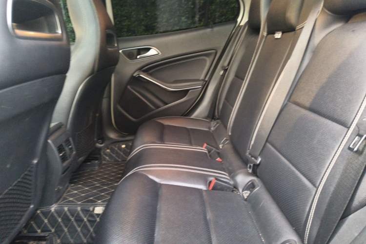 Used Mercedes-Benz GLA 2017 GLA 200 Fashion Model Left Rear Seat