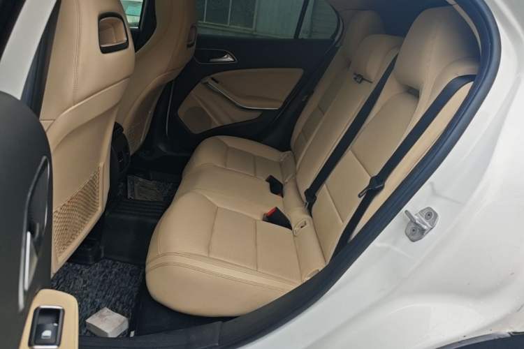 Used Mercedes-Benz GLA 2017 GLA 200 Fashion Model Left Rear Seat