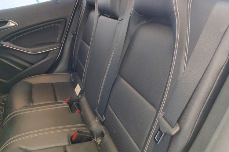 Used Mercedes-Benz GLA 2017 GLA 220 4MATIC Fashion Model Left Rear Seat