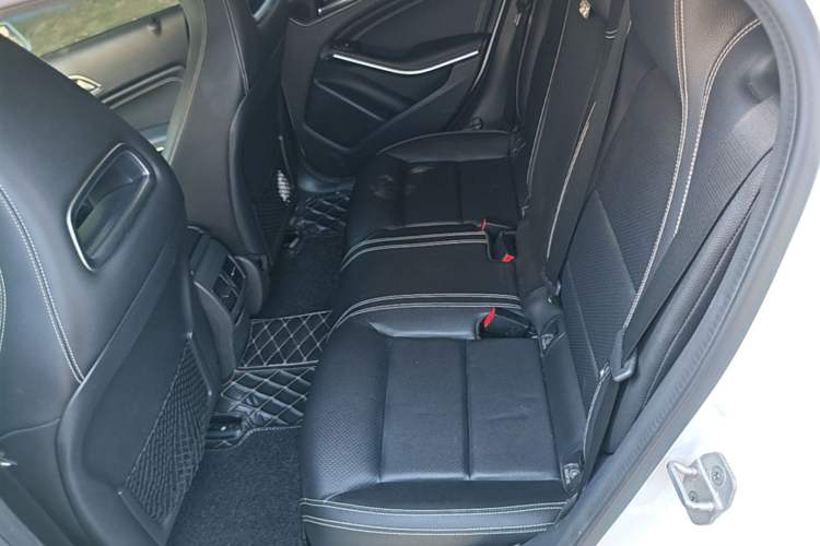 Used Mercedes-Benz GLA 2017 GLA 220 4MATIC Fashion Model Left Rear Seat