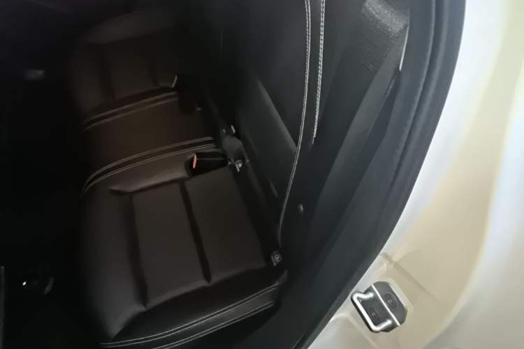 Used Mercedes-Benz GLA 2017 GLA 220 4MATIC Fashion Model Left Rear Seat