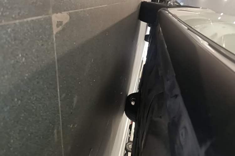 Used Mercedes-Benz GLA 2017 GLA 220 4MATIC Fashion Model Left Side Sill