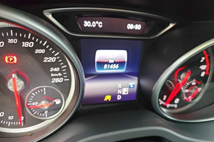 Used Mercedes-Benz GLA 2017 GLA 200 Fashion Model Odometer Close Up