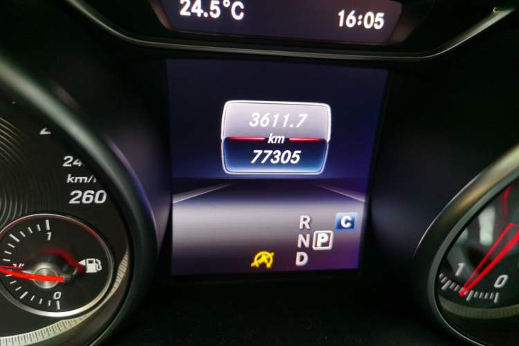Used Mercedes-Benz GLA 2017 GLA 220 4MATIC Luxury Model Odometer Close Up