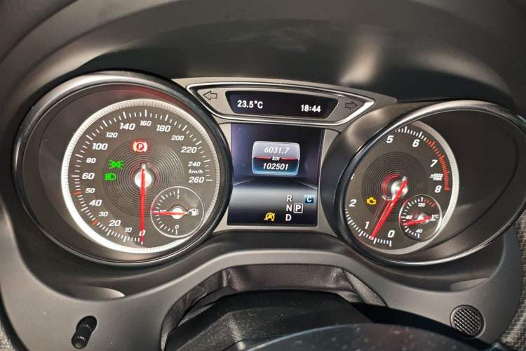 Used Mercedes-Benz GLA 2017 GLA 200 Sport Edition Odometer Close Up