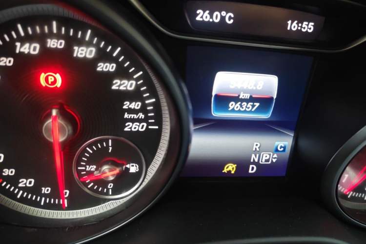 Used Mercedes-Benz GLA 2017 GLA 200 Sport Edition Odometer Close Up