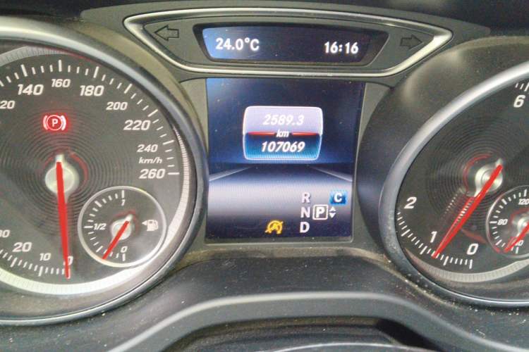 Used Mercedes-Benz GLA 2017 GLA 200 Fashion Model Odometer Close Up