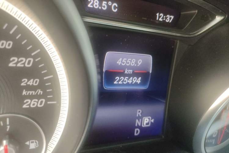 Used Mercedes-Benz GLA 2017 GLA 200 Sport Edition Odometer Close Up