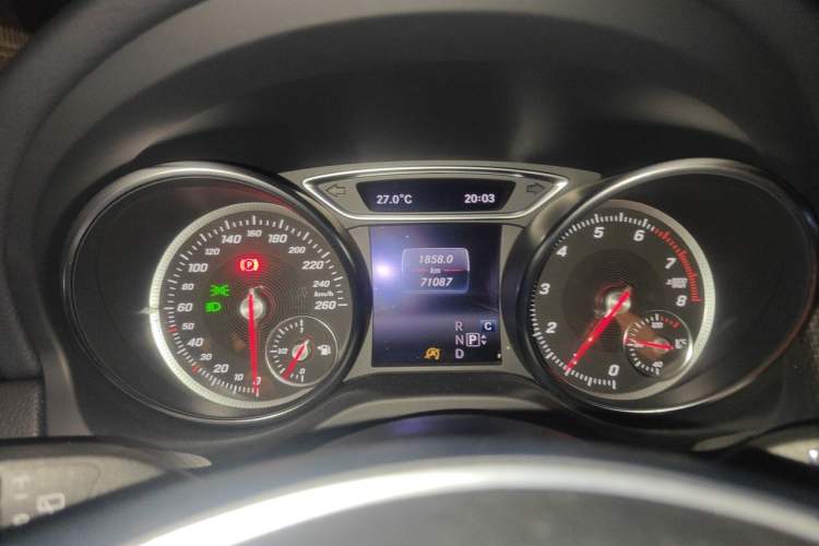Used Mercedes-Benz GLA 2017 GLA 200 Sport Edition Odometer Close Up