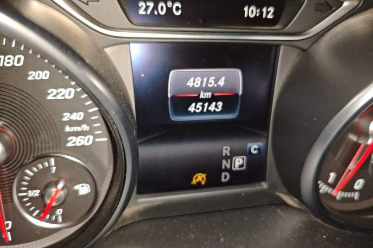 Used Mercedes-Benz GLA 2017 GLA 200 Fashion Model Odometer Close Up