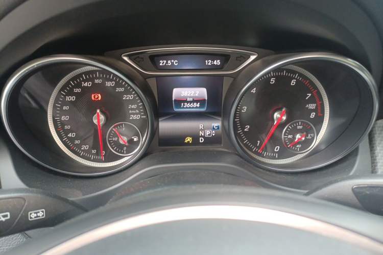 Used Mercedes-Benz GLA 2017 GLA 200 Sport Edition Odometer Close Up