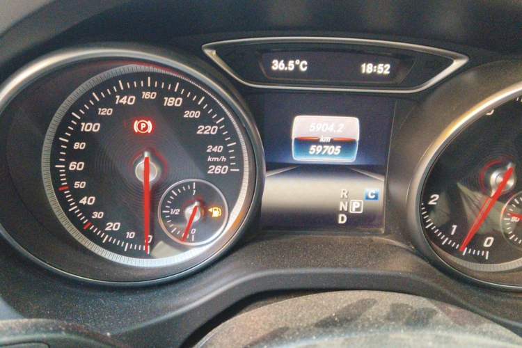 Used Mercedes-Benz GLA 2017 GLA 200 Fashion Model Odometer Close Up