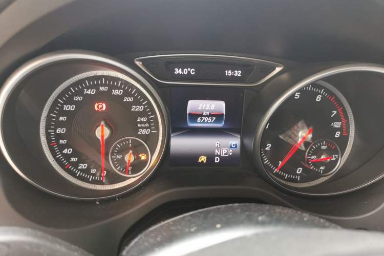 Used Mercedes-Benz GLA 2017 GLA 200 Fashion Model Odometer Close Up
