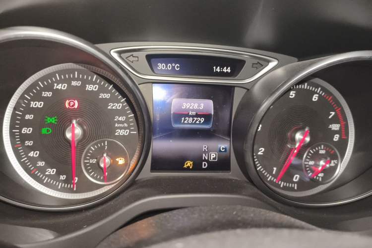 Used Mercedes-Benz GLA 2017 GLA 200 Fashion Model Odometer Close Up