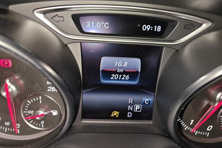 Used Mercedes-Benz GLA 2017 GLA 200 Fashion Model Odometer Close Up