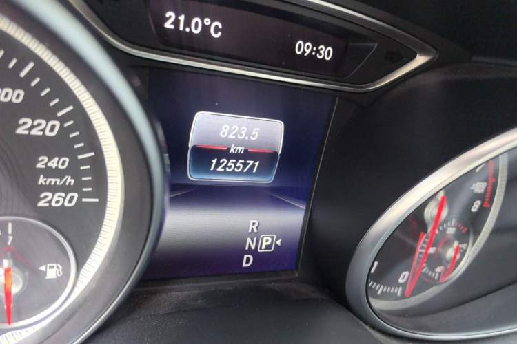 Used Mercedes-Benz GLA 2017 GLA 200 Sport Edition Odometer Close Up