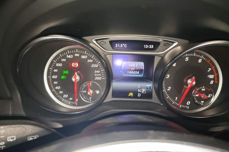 Used Mercedes-Benz GLA 2017 GLA 200 Sport Edition Odometer Close Up