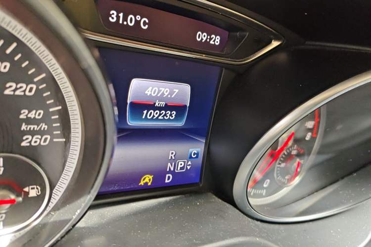 Used Mercedes-Benz GLA 2017 GLA 200 Fashion Model Odometer Close Up