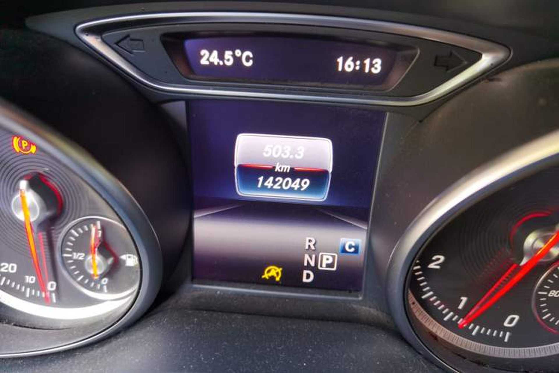 Used Mercedes-Benz GLA 2017 GLA 220 4MATIC Fashion Model Odometer Close Up