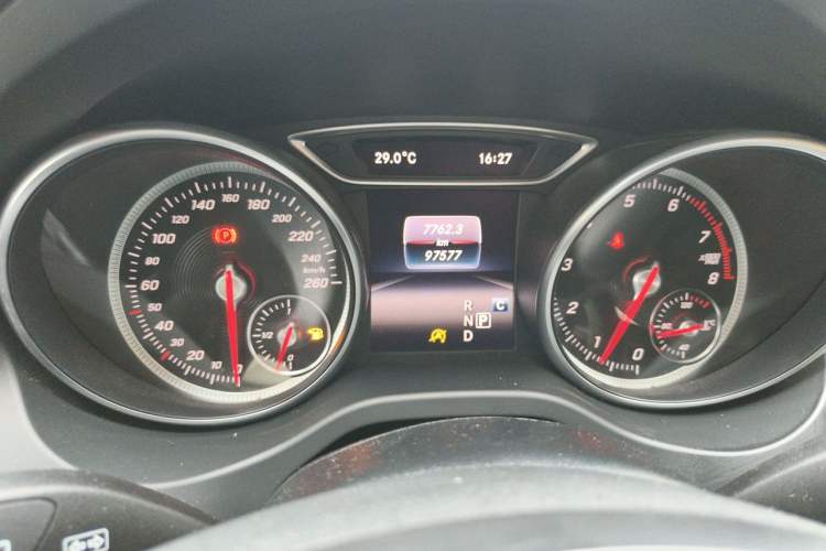 Used Mercedes-Benz GLA 2017 GLA 200 Fashion Model Odometer Close Up