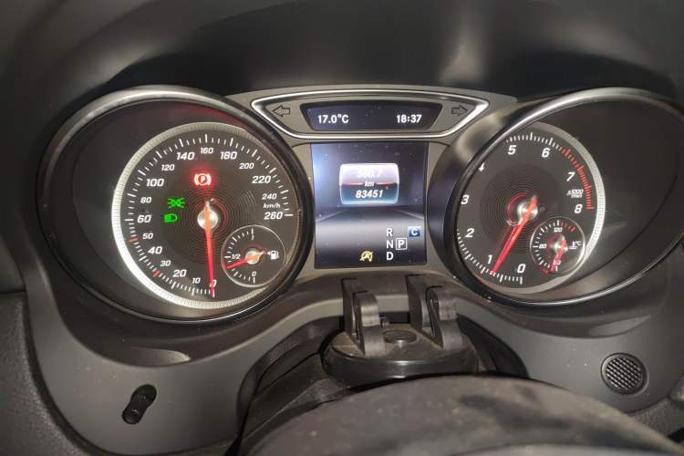 Used Mercedes-Benz GLA 2017 GLA 200 Fashion Model Odometer Close Up
