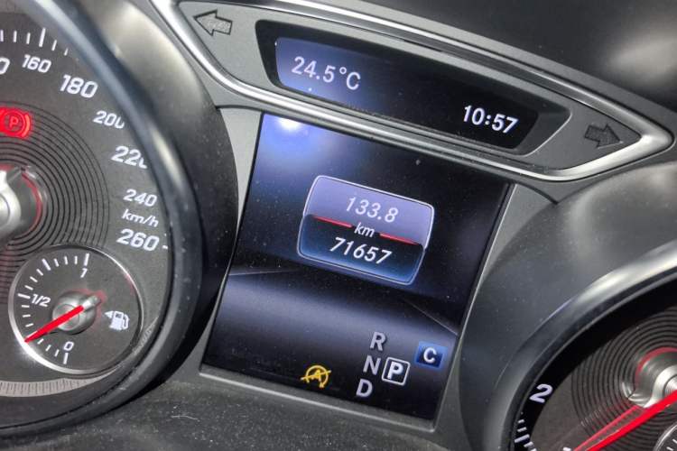 Used Mercedes-Benz GLA 2017 GLA 200 Fashion Model Odometer Close Up