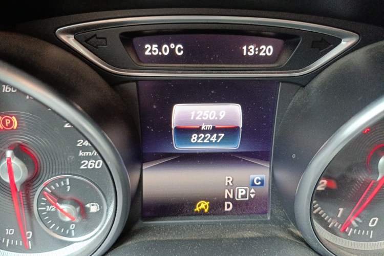 Used Mercedes-Benz GLA 2017 GLA 200 Fashion Model Odometer Close Up