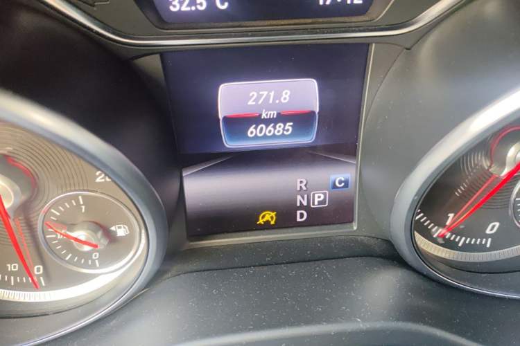 Used Mercedes-Benz GLA 2017 GLA 200 Fashion Model Odometer Close Up