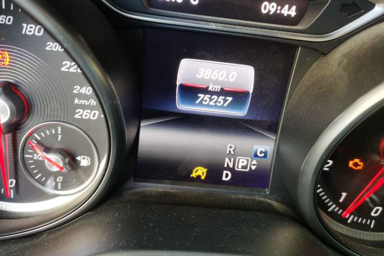 Used Mercedes-Benz GLA 2017 GLA 200 Fashion Model Odometer Close Up