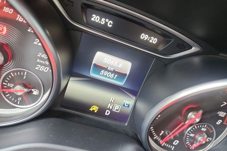 Used Mercedes-Benz GLA 2017 GLA 200 Fashion Model Odometer Close Up