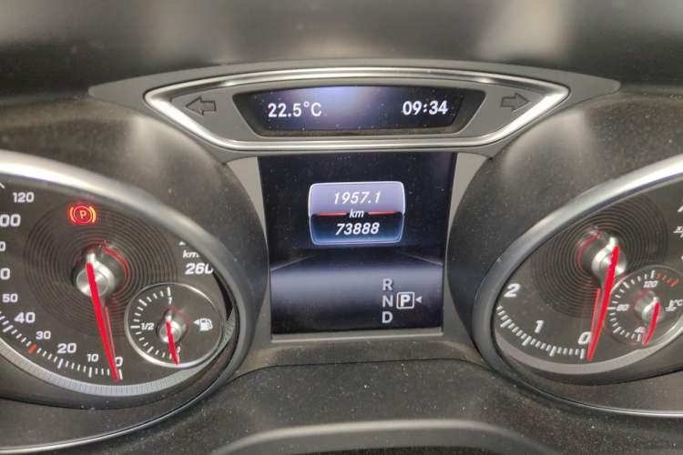 Used Mercedes-Benz GLA 2017 GLA 200 Fashion Model Odometer Close Up