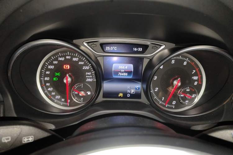 Used Mercedes-Benz GLA 2017 GLA 200 Fashion Model Odometer Close Up
