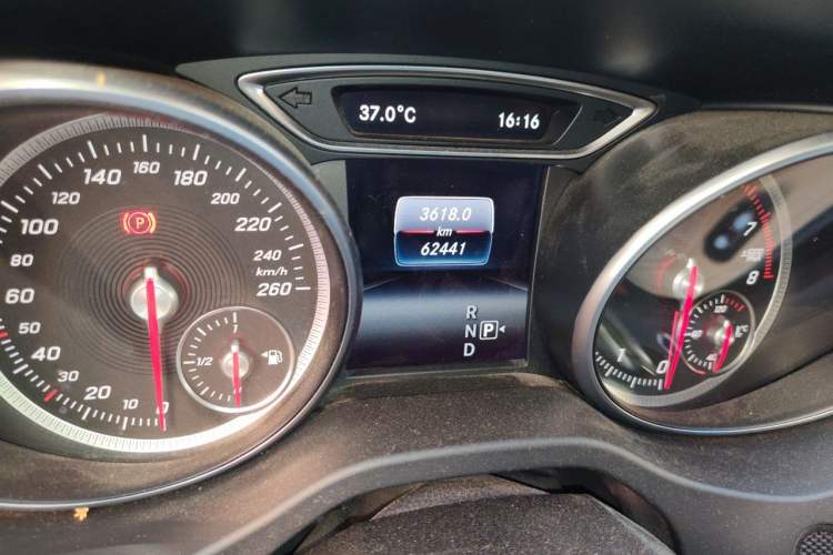 Used Mercedes-Benz GLA 2017 GLA 200 Sport Edition Odometer Close Up