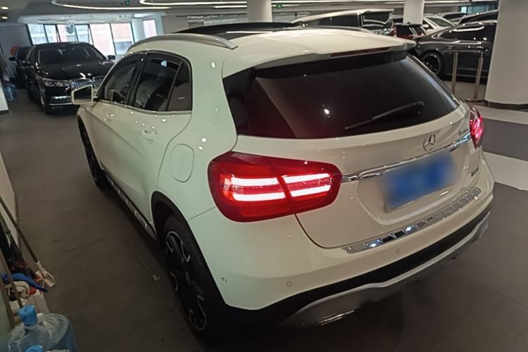 Used Mercedes-Benz GLA 2017 GLA 220 4MATIC Fashion Model Rear Left 45 Deg