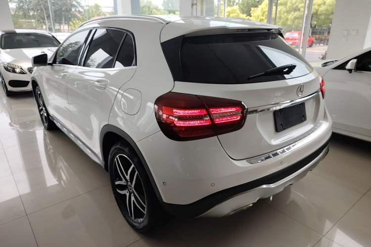 Used Mercedes-Benz GLA 2017 GLA 200 Fashion Model Rear Left 45 Deg